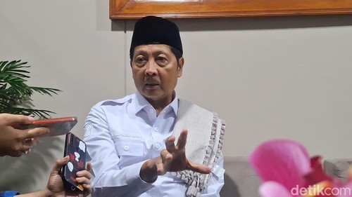 Sekda Kota Mataram, Lalu Alwan Basri saat diwawancarai di ruangannya, Rabu (5/11/2025).