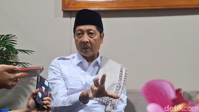 Sekda Kota Mataram, Lalu Alwan Basri saat diwawancarai di ruangannya, Rabu (5/11/2025).