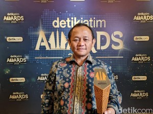 Sarmuji Terima Penghargaan Sebagai Fasilitator Aspirasi Publik