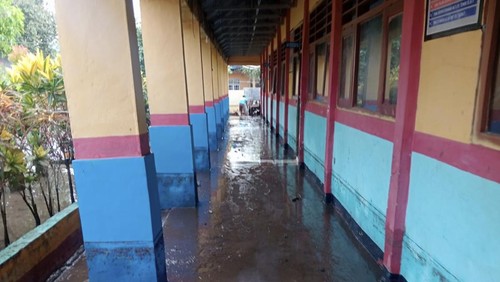 Sekolah di Bima, NTB yang terendam banjir, pada Rabu, (5/11/2025). (Dok. BPBD Bima).