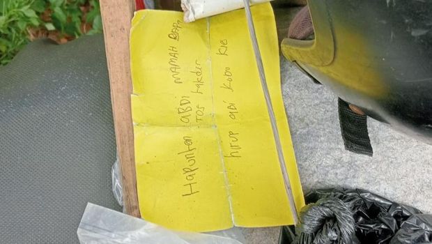 Sepeda motor tak bertuan terparkir di tepi Jembatan Cisokan Cianjur Sepeda motor tak bertuan terparkir di tepi Jembatan Cisokan Cianjur