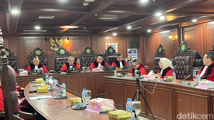 Sidang putusan MKD DPR RI terhadap 5 anggota DPR nonaktif, Rabu (5/11/2025).
