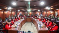 Suasana sidang putusan kasus dugaan pelanggaran kode etik anggota DPR nonaktif di Mahkamah Kehormatan Dewan (MKD) DPR, Kompleks Parlemen, Senayan, Jakarta, Rabu (5/11/2025). Sidang itu memutuskan tiga anggota DPR nonaktif, Ahmad Sahroni, Eko Hendro Purnomo alias Eko Patrio, dan Nafa Urbach, tetap menjalani sanksi skorsing.