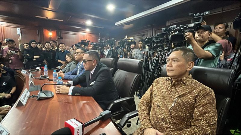 Sidang Putusan MKD Anggota DPR nonaktif Adies Kadir, Nafa Urbach, Surya Utama, Eko Hendro Purnomo, dan Ahmad Sahroni menghadiri putusan MKD DPR digelar di kompleks parlemen, Senayan, Jakarta, (5/11/2025)