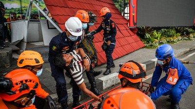 Simulasi Tanggap Bencana di Bandung, Latih Kesiapsiagaan Petugas SAR