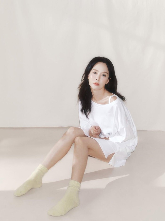 Song Ji Hyo Jadi Model Lingerie.