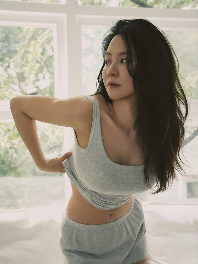 Brand Nisa.Ssong pertama kali diluncurkan pada akhir 2024, menjadi langkah baru bagi Song Ji Hyo sebagai seorang pengusaha fashion. Foto: Instagram/@my_songjihyo