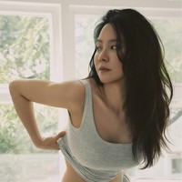 Brand Nisa.Ssong pertama kali diluncurkan pada akhir 2024, menjadi langkah baru bagi Song Ji Hyo sebagai seorang pengusaha fashion. Foto: Instagram/@my_songjihyo