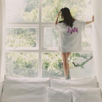 Brand lingerie-nya sempat menghadapi penjualan lambat di awal, bahkan pernah hanya terjual satu hingga dua item per hari. Setelah hampir setahun berdiri, Nina.Ssong mulai menunjukkan perkembangan positif, dengan meningkatnya popularitas dan dukungan dari para penggemar setianya. Foto: Instagram/@my_songjihyo