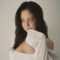 Koleksinya dirancang dengan filosofi keseimbangan antara gaya dan kenyamanan, agar bisa digunakan bukan hanya untuk tampil menawan, tapi juga nyaman dipakai setiap hari. Foto: Instagram/@my_songjihyo