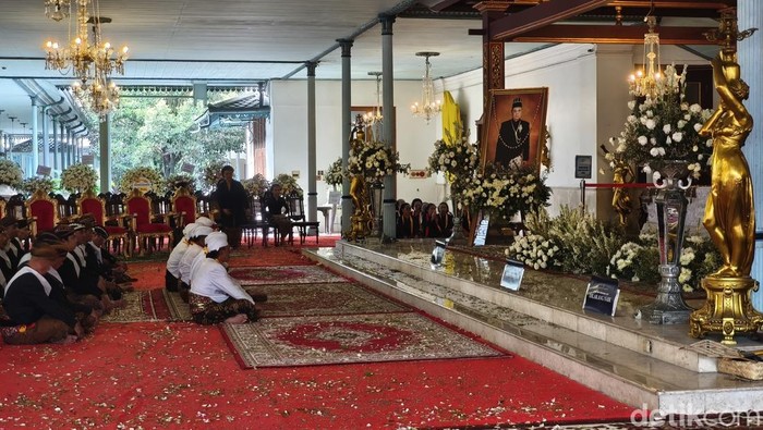 Suasana di dalam Keraton Kasunanan Surakarta, jelang pemakaman Paku Buwono XIII, Rabu (5/11/2025)