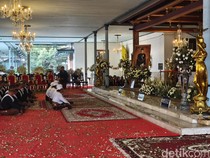 Suasana Terkini Keraton Solo Jelang Pemberangkatan Jenazah PB XIII