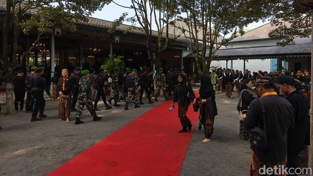 Suasana di dalam Keraton Kasunanan Surakarta, jelang pemakaman Paku Buwono XIII, Rabu (5/11/2025)