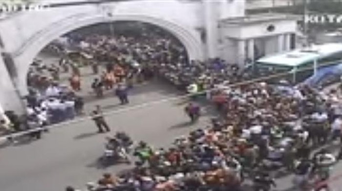 Suasana di kawasan Gading, Solo, jelang pemakaman Raja Keraton Solo Paku Buwono XIII, Rabu (5/11/2025)