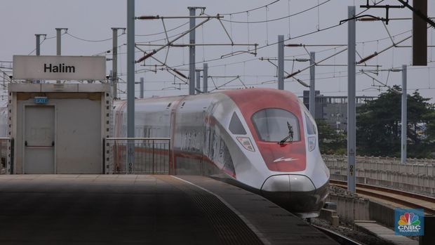 Suasana Stasiun Whoosh Halim, Jakarta, Rabu (5/11/2025). (CNBC Indonesia/Faisal Rahman)