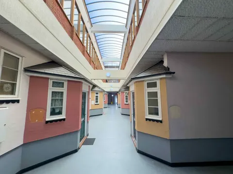 Tampilan apartemen yang dibangin di bekas mal tua di Inggris/Paul Edwards via The Sun Tampilan apartemen yang dibangin di bekas mal tua di Inggris