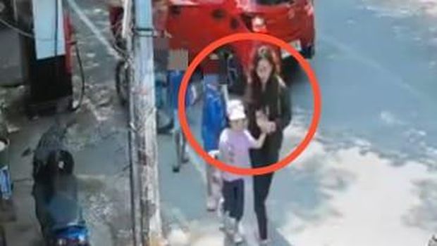 Tangkapan layar rekaman CCTV saat Bilqis diduga diculik wanita. Tangkapan layar rekaman CCTV saat Bilqis diduga diculik wanita.