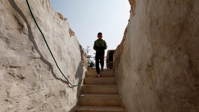 Terusir dari Tanah Sendiri, Warga Palestina Bertahan di Gua