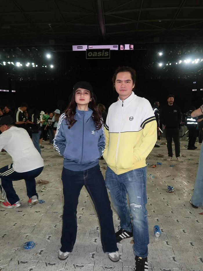 Tissa Biani dan Dul Jaelani nonton konser Oasis di Melbourne.