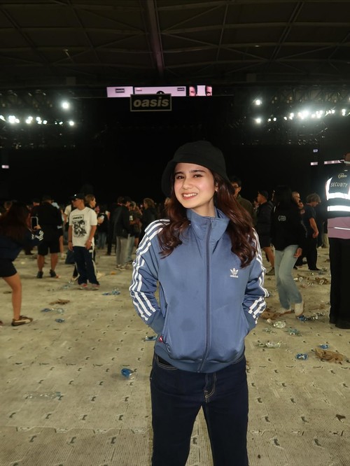 Tissa Biani dan Dul Jaelani nonton konser Oasis di Melbourne.