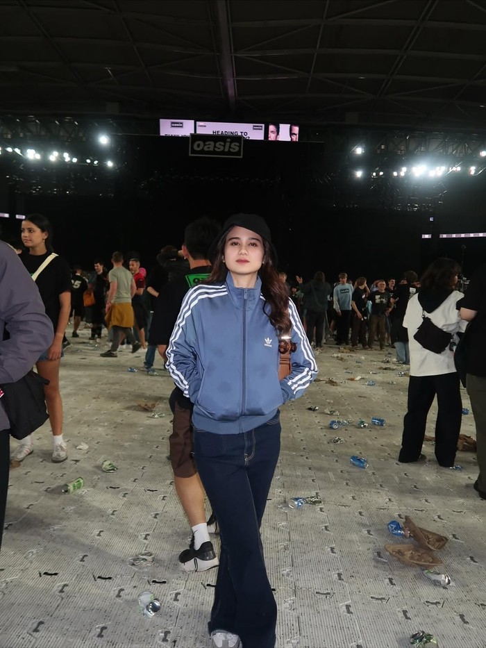 Tissa Biani dan Dul Jaelani nonton konser Oasis di Melbourne.