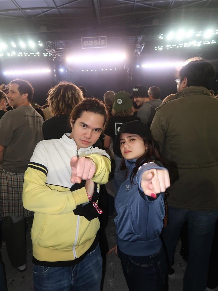 Tissa Biani dan Dul Jaelani nonton konser Oasis di Melbourne.