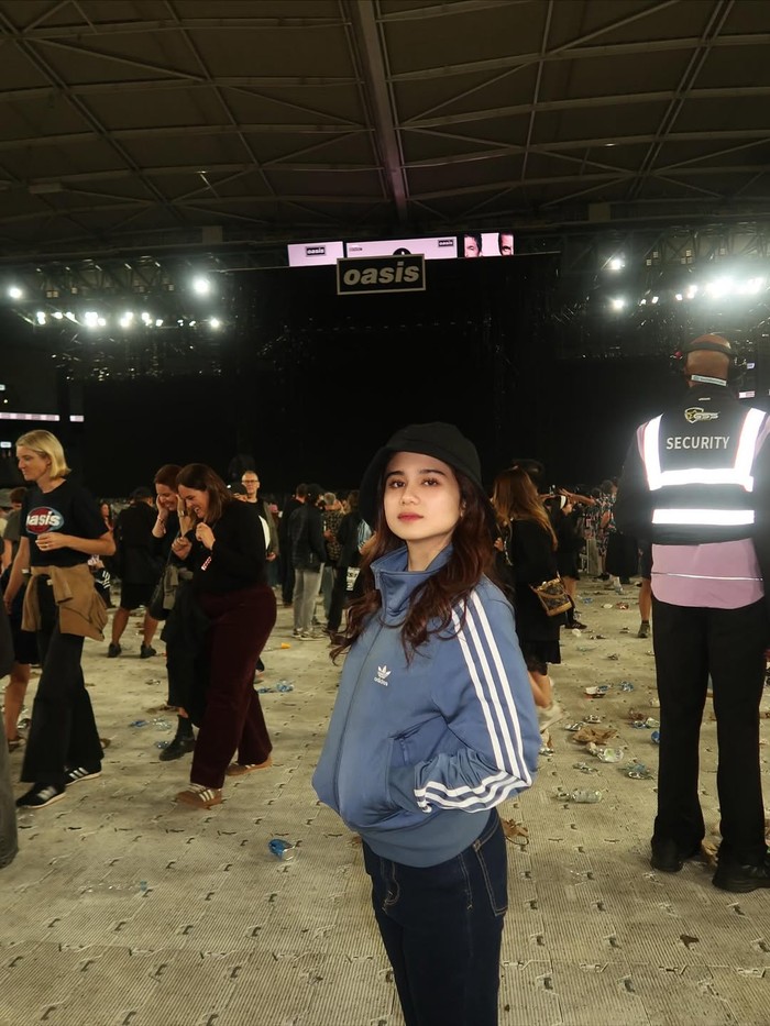 Tissa Biani dan Dul Jaelani nonton konser Oasis di Melbourne.