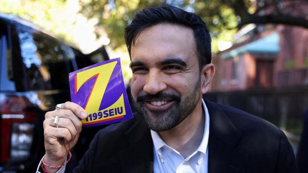 Democratic candidate for New York City mayor, Zohran Mamdani, looks on as he holds a campaign rally on the eve of election day, in the Queens borough of New York City, U.S., November 3, 2025. REUTERS/Shannon Stapleton