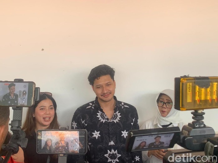 Adik Ammar Zoni, Aditya Zoni (Tengah) (Mulia/detikcom).