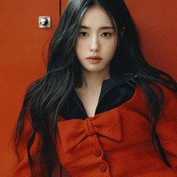 Terlepas dari perbedaan usia, tidak ada kecanggungan di antara Ahn Eun Jin dan Jang Ki Yong. Mengingat keduanya hanya terpaut satu tahun. Jang Ki Yong kelahiran tahun 1992, sedangkan sang aktris lahir pada 1991. Foto: dok. Elle Korea