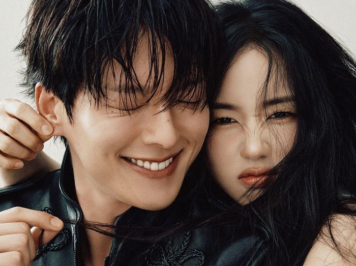 Hasil pemotretan Ahn Eun Jin dan Jang Ki Yong, yang dipasangkan di drama Korea Dynamite Kiss.
