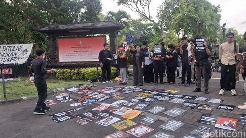 Aksi Kamisan Bali di kawasan Monumen Bajra Sandi, Denpasar, Bali, Kamis (6/11/2025). (Foto: Fabiola Dianira/detikBali)