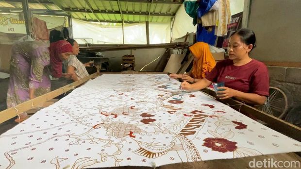 Aktivitas galeri di Batik Mekar Sejahtera di Sidomulyo, Kabupaten Pangandaran, Jawa Barat/ Aktivitas galeri di Batik Mekar Sejahtera di Sidomulyo, Kabupaten Pangandaran, Jawa Barat/