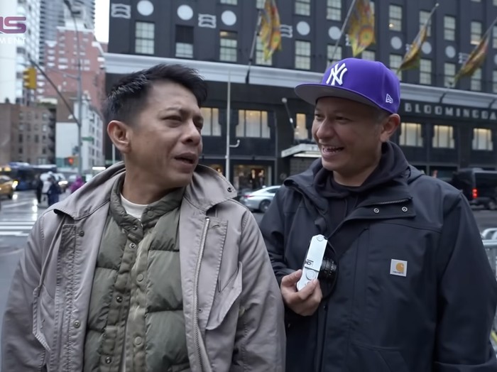 Ariel NOAH beli kosmetik titipan Alleia di New York.