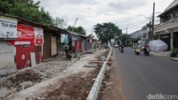 Mendirikan bangunan di atas jalur pipa gas dilarang karena dapat membahayakan keselamatan dan berisiko menyebabkan kerusakan. Area ini dikenal sebagai zona keselamatan jalur pipa (Right Of Way/ROW) dan memiliki peraturan ketat untuk mencegah bahaya seperti kebocoran gas, kebakaran, atau ledakan.