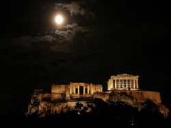 Penampakan Supermoon Terbesar Tahun Ini Hiasi Langit Dunia