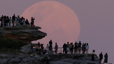 Penampakan Supermoon Terbesar Tahun Ini Hiasi Langit Dunia