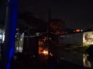 Bentrok Warga Pecah Lagi di Tallo Makassar, 1 Rumah Terbakar Kena Bom Molotov