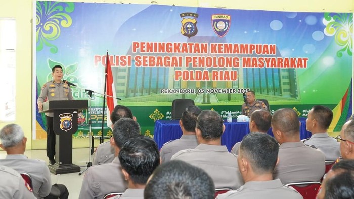 Bhabinkamtibmas Polda Riau dilatih penolongan pertama dalam kondisi darurat, Rabu (5/11/2205).