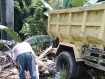 Dua Truk Ketahuan Buang Sampah di Bawah Shortcut Megati Tabanan