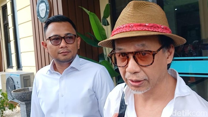 Denny Goestaf menggugat mantan istrinya, Clara Shinta, gana-gini senilai Rp 13 miliar.