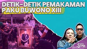 Video: Urutan Prosesi Pemakaman Raja Solo PB XIII