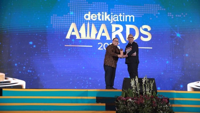 Dorong Penguatan Masyarakat Adat, Kemenbud Raih detikJatim Awards 2025