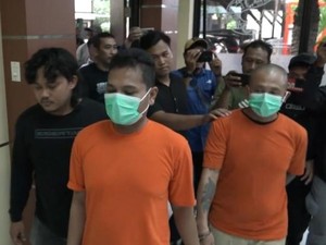 Polda Jatim Bekuk 2 Perampok Spesialis Minimarket Lintas Provinsi