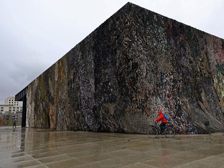 Festival Seni Masa Depan Hadirkan Instalasi Kamuflase untuk Perdamaian Ukraina