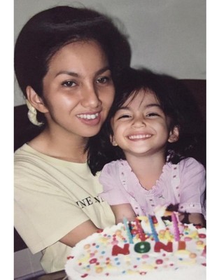 Manis Banget! Foto Masa Kecil Artis Bareng Ibu, Ada Raisa-Hamish Daud