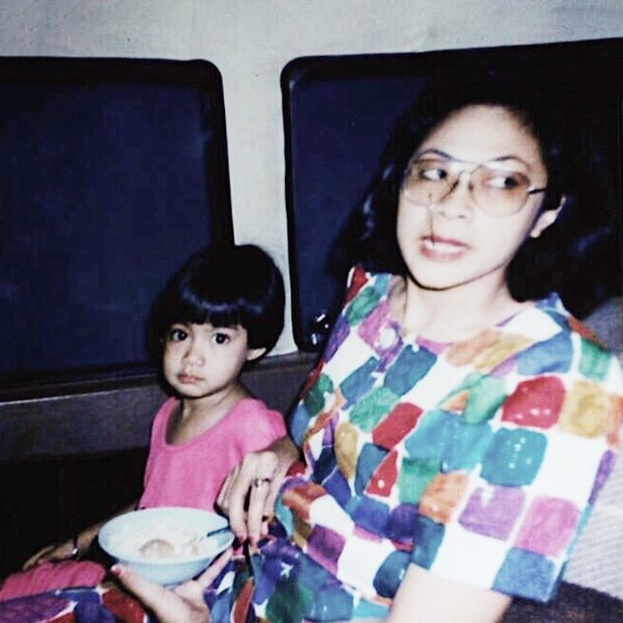 Foto Lawas Artis dengan Ibu