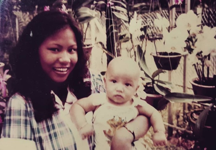 Foto Lawas Artis dengan Ibu