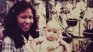 Hamish Daud kecil bareng ibunya, kecantikan natural sang ibu Indonesia banget. Foto: Instagram