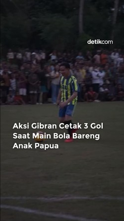 Video: Gibran Main Bola Bareng Anak-anak Papua, Cetak 3 Gol